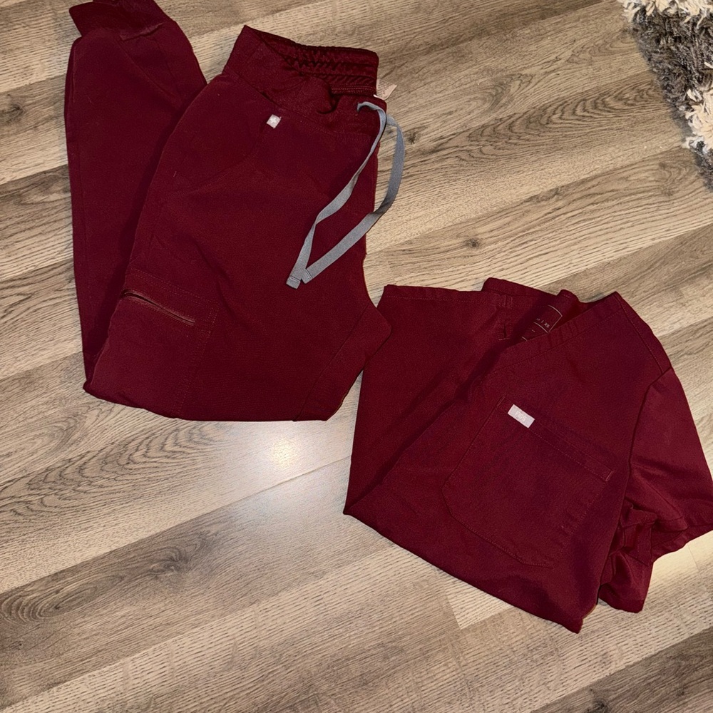 Figs Burgundy Scrub Set